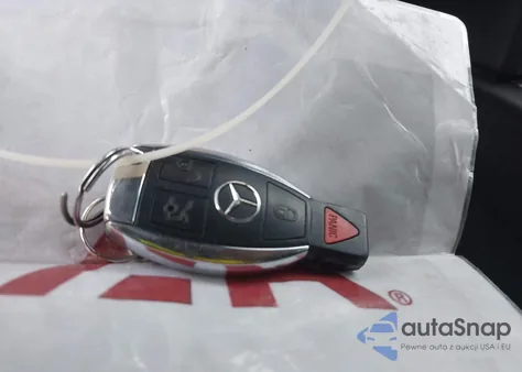 2013 Mercedes-Benz C 250 Sport z USA, uszkodzony, nr VIN WDDGF4HB3DA831573